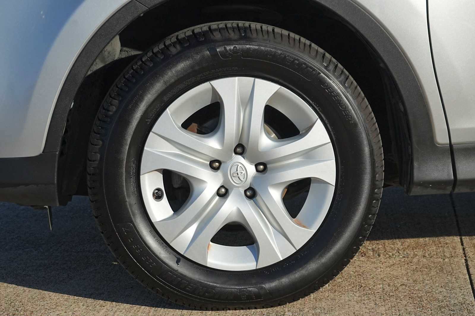 Used 2015 Toyota RAV4 LE image 7