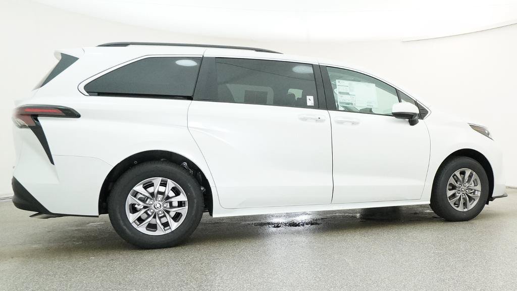 New 2026 Toyota Sienna XLE FWD image 29