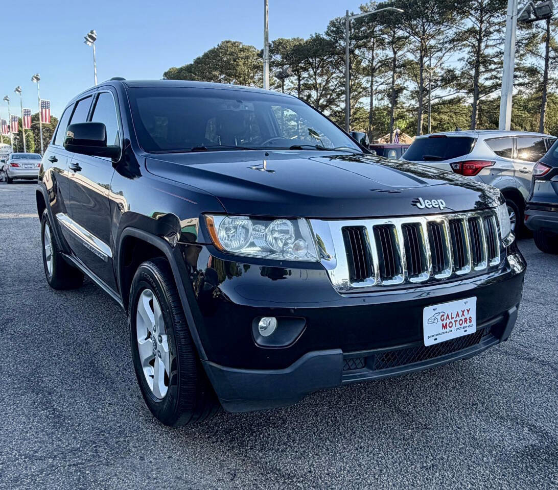 Used 2011 Jeep Grand Cherokee Laredo AWD/4WD image 3