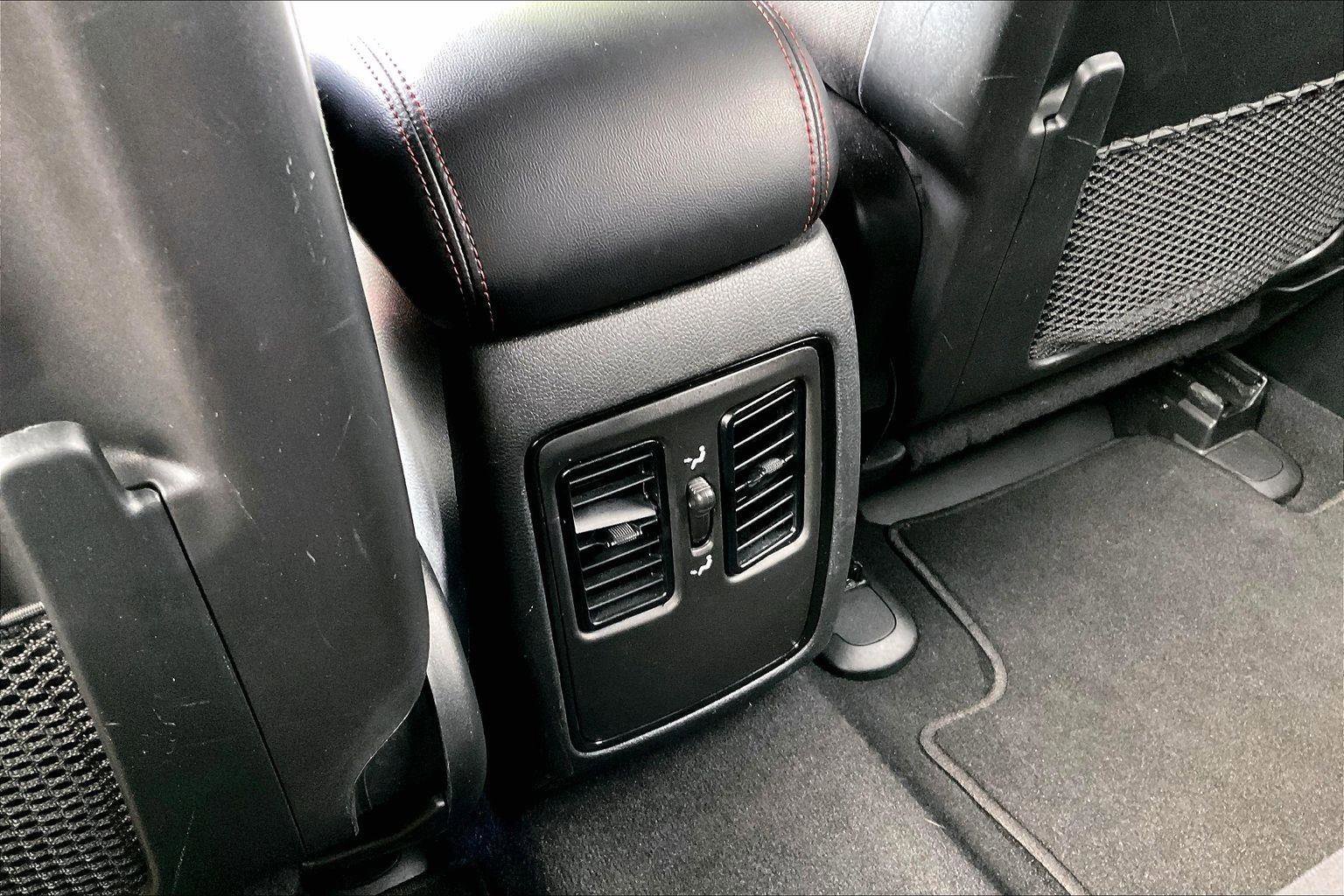Used 2025 Dodge Durango GT AWD/4WD image 32