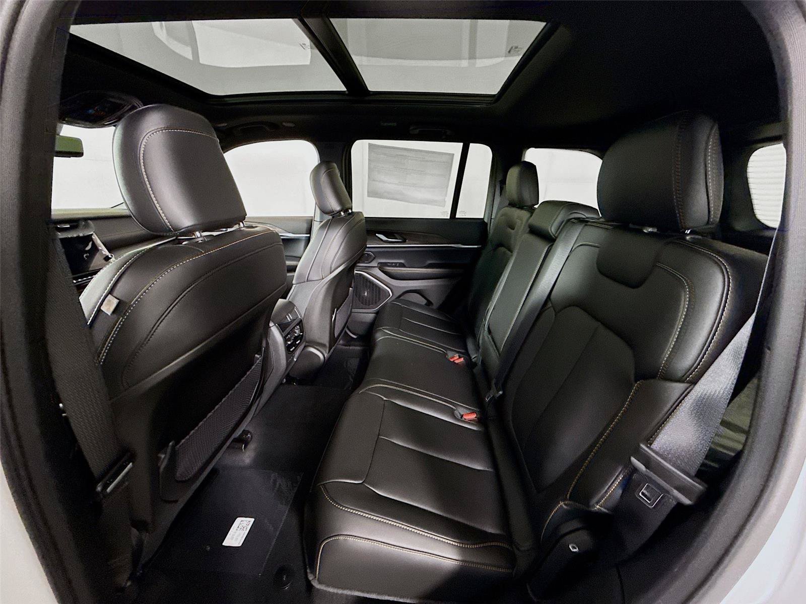 New 2026 Jeep Grand Cherokee Limited AWD/4WD image 18