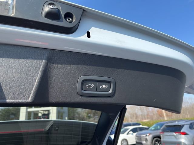 Used 2024 Volvo XC40 B5 Plus w/ Protection Package Premier image 10