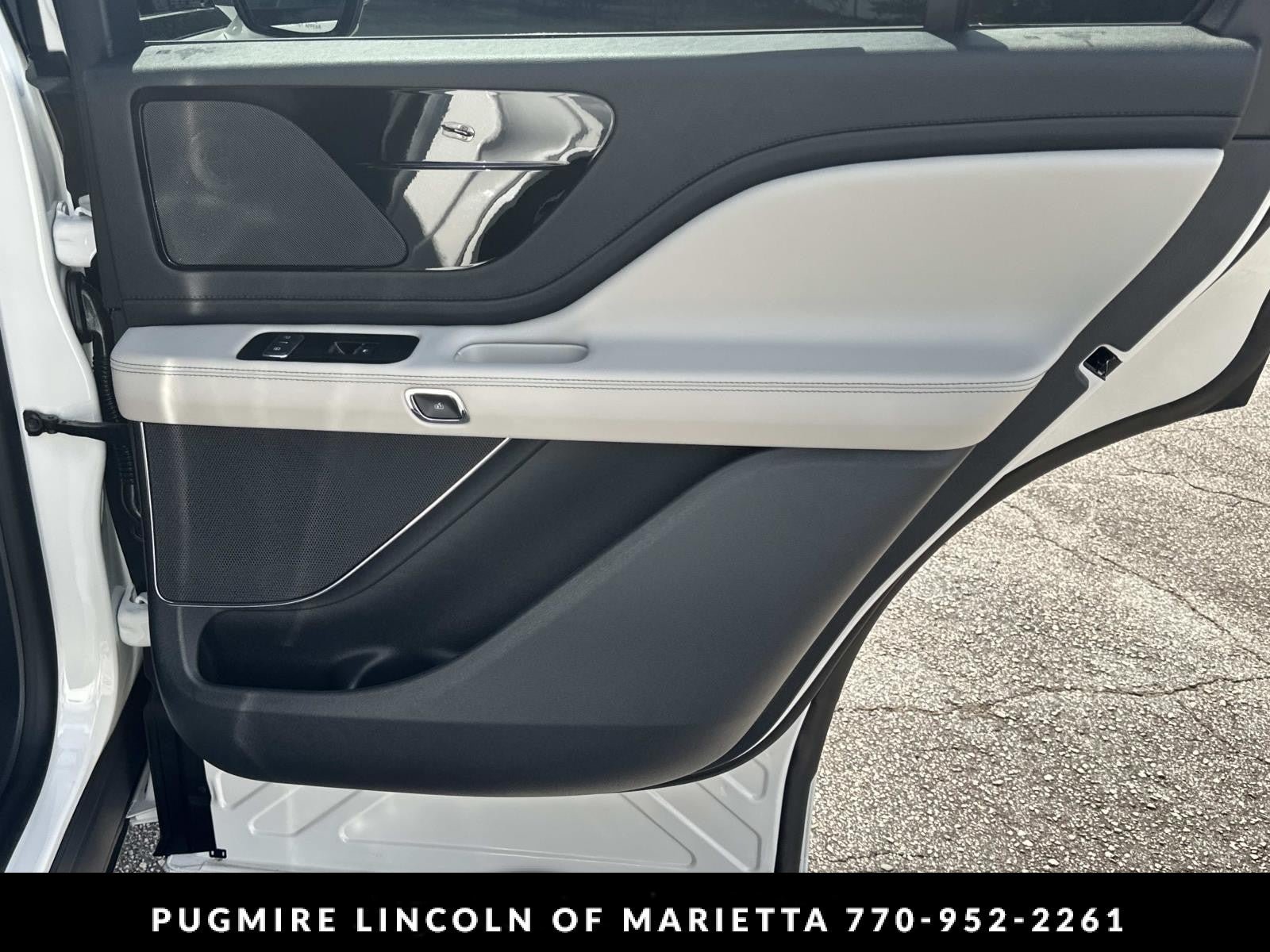 New 2026 Lincoln Aviator 2WD w/ Jet Appearance Package image 16