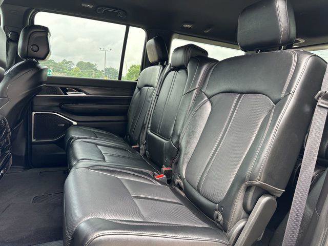 Certified 2024 Jeep Wagoneer Series II w/ Flexible Seating Group RWD image 31