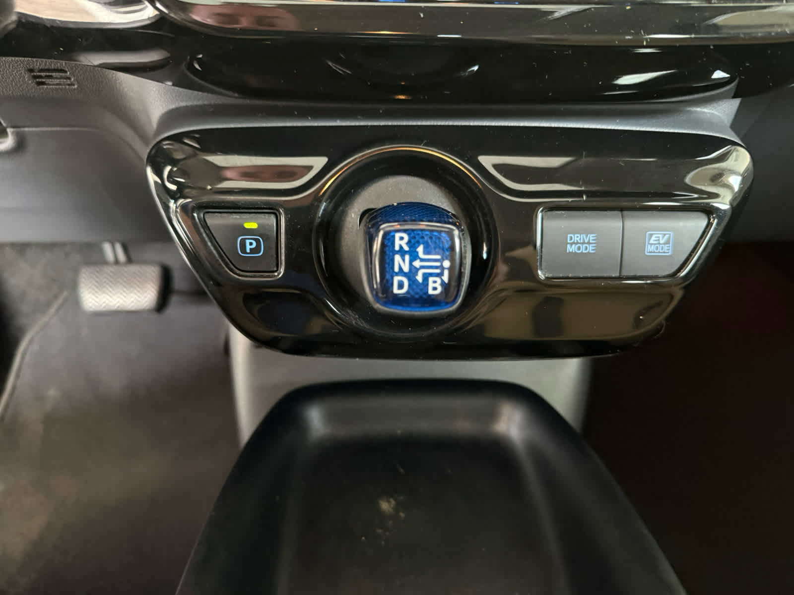 Used 2016 Toyota Prius Four w/ Advanced Technology Package FWD image 14
