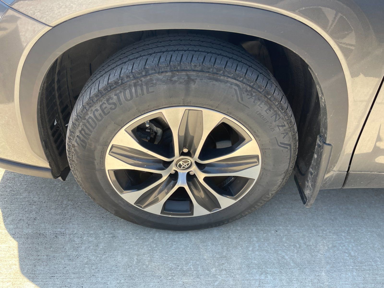 Used 2023 Toyota Highlander XLE FWD image 7