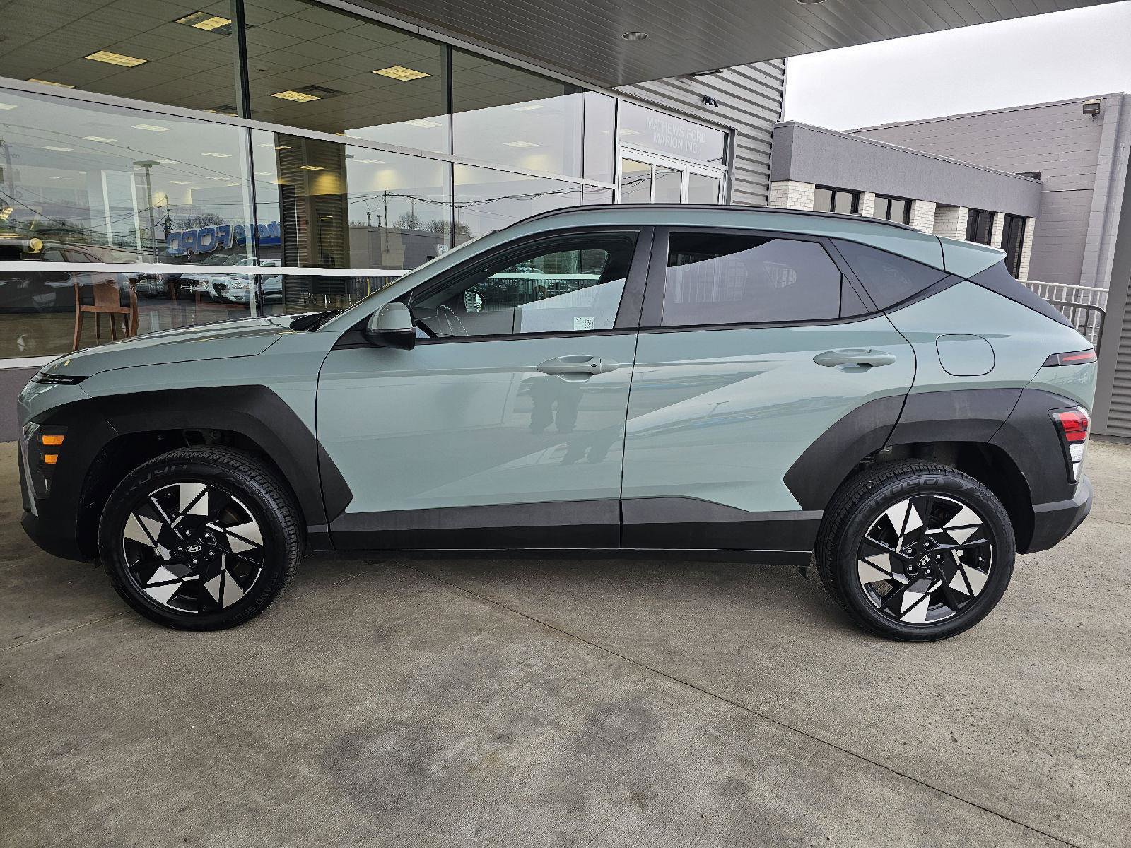 Used 2024 Hyundai Kona SEL AWD/4WD image 2