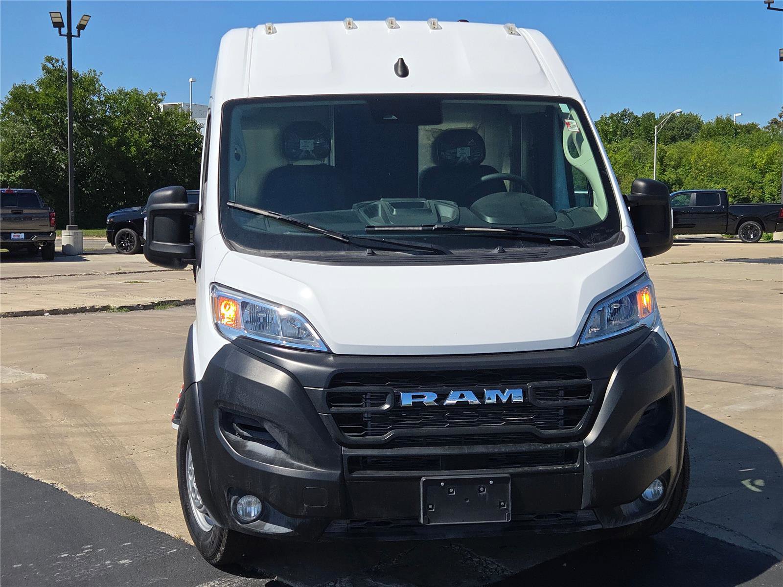 Used 2025 RAM ProMaster 2500 w/ Convenience Group image 4