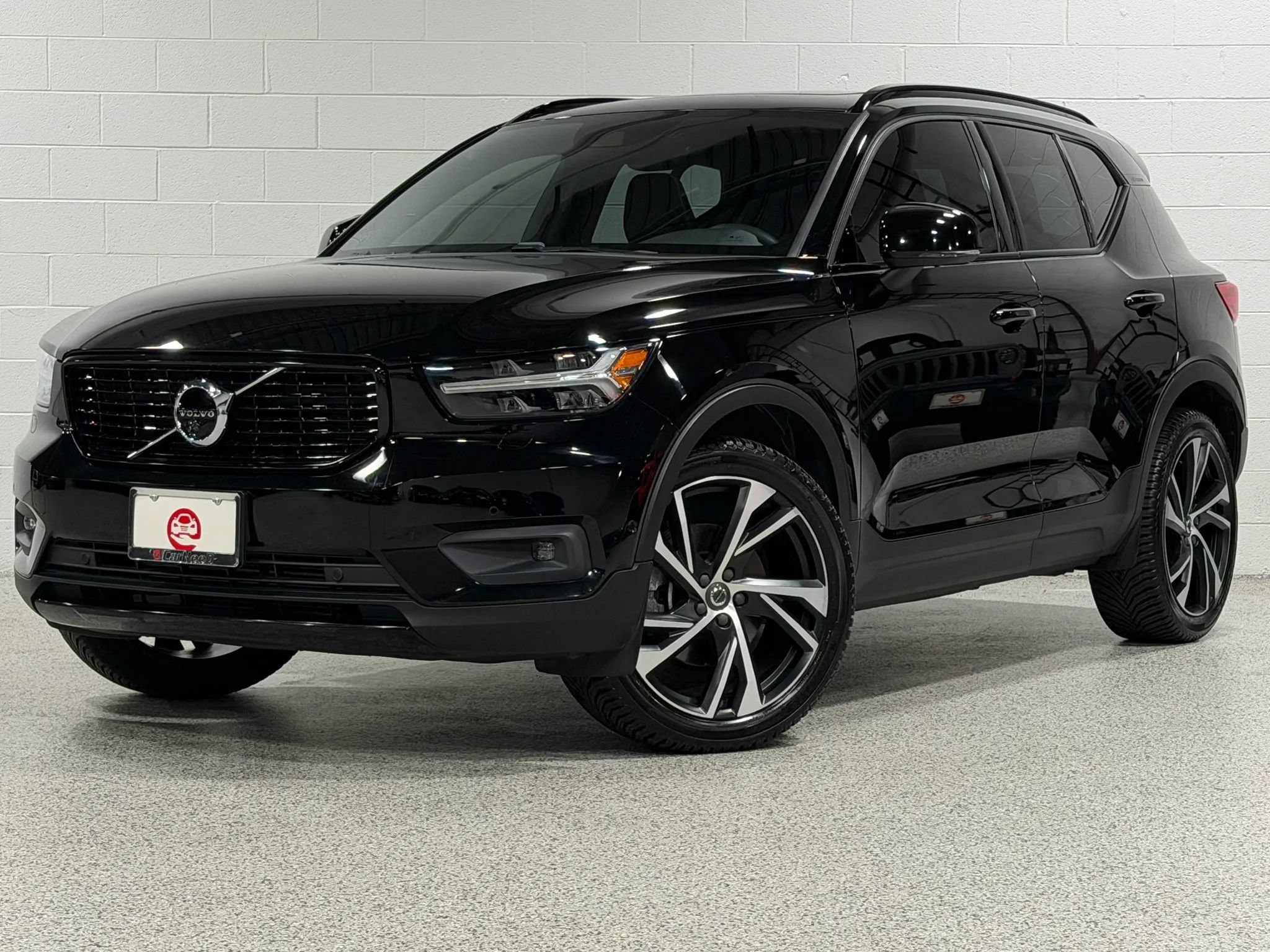 Used 2019 Volvo XC40 T5 R-Design AWD/4WD image 2