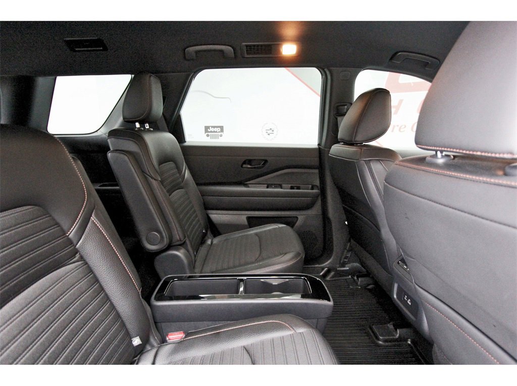 Used 2025 Nissan Pathfinder Rock Creek image 9
