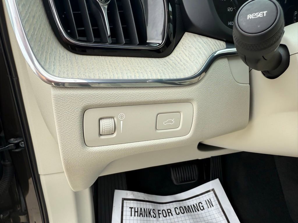 Used 2021 Volvo XC60 T5 Inscription w/ Advanced Package image 11