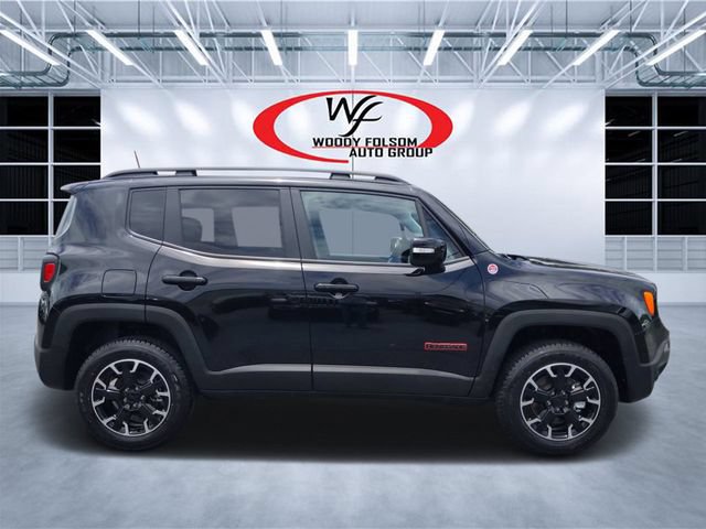 Used 2023 Jeep Renegade Trailhawk w/ Trailer Tow Group AWD/4WD image 3
