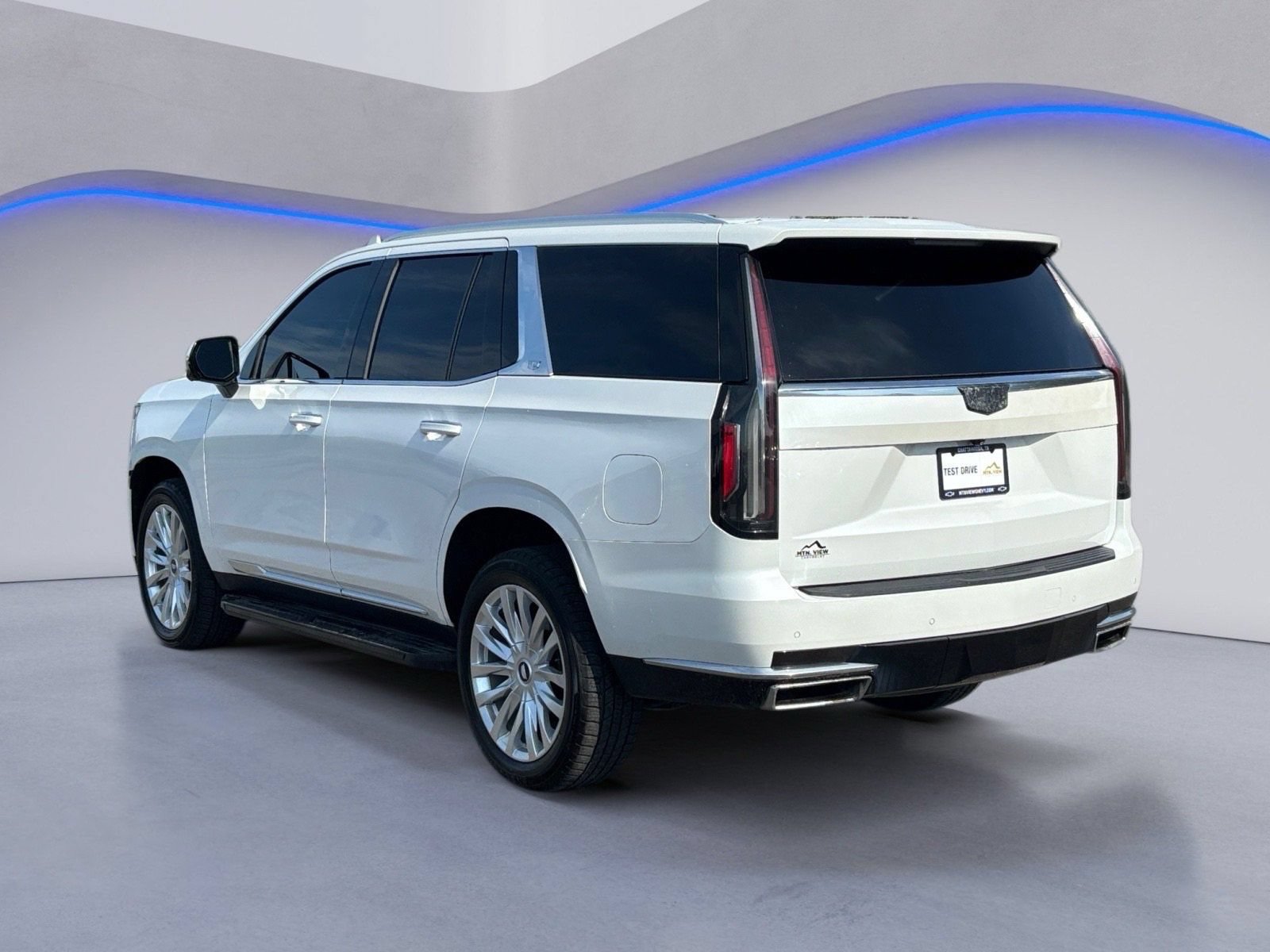 Used 2022 Cadillac Escalade Luxury AWD/4WD image 3