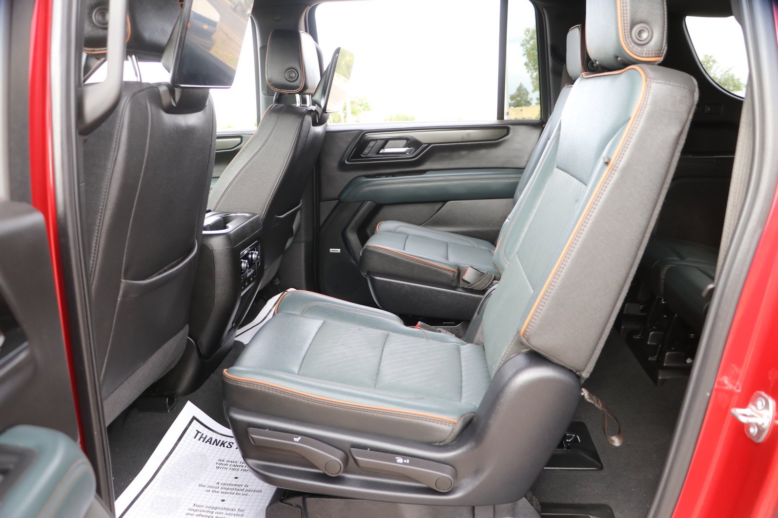 Used 2025 GMC Yukon XL AT4 w/ AT4 Premium Plus Package AWD/4WD image 29