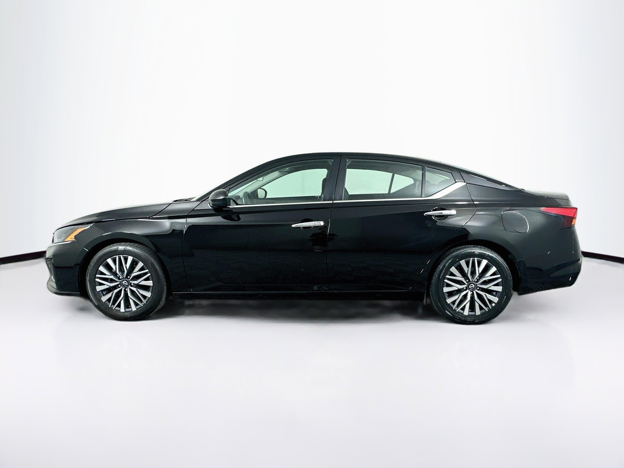 Used 2025 Nissan Altima 2.5 SV FWD image 4