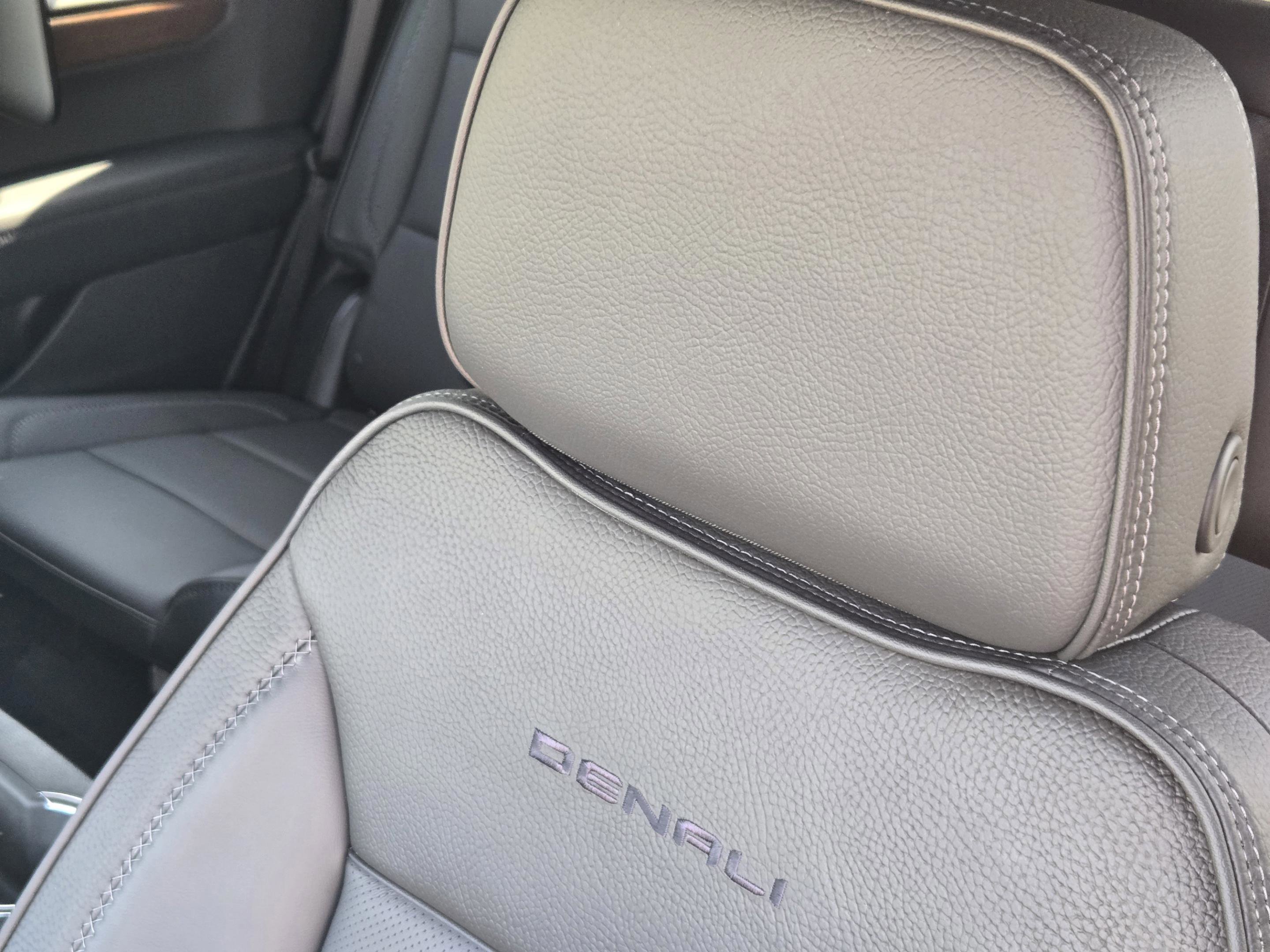 Used 2026 GMC Yukon Denali w/ Denali Reserve Package image 19