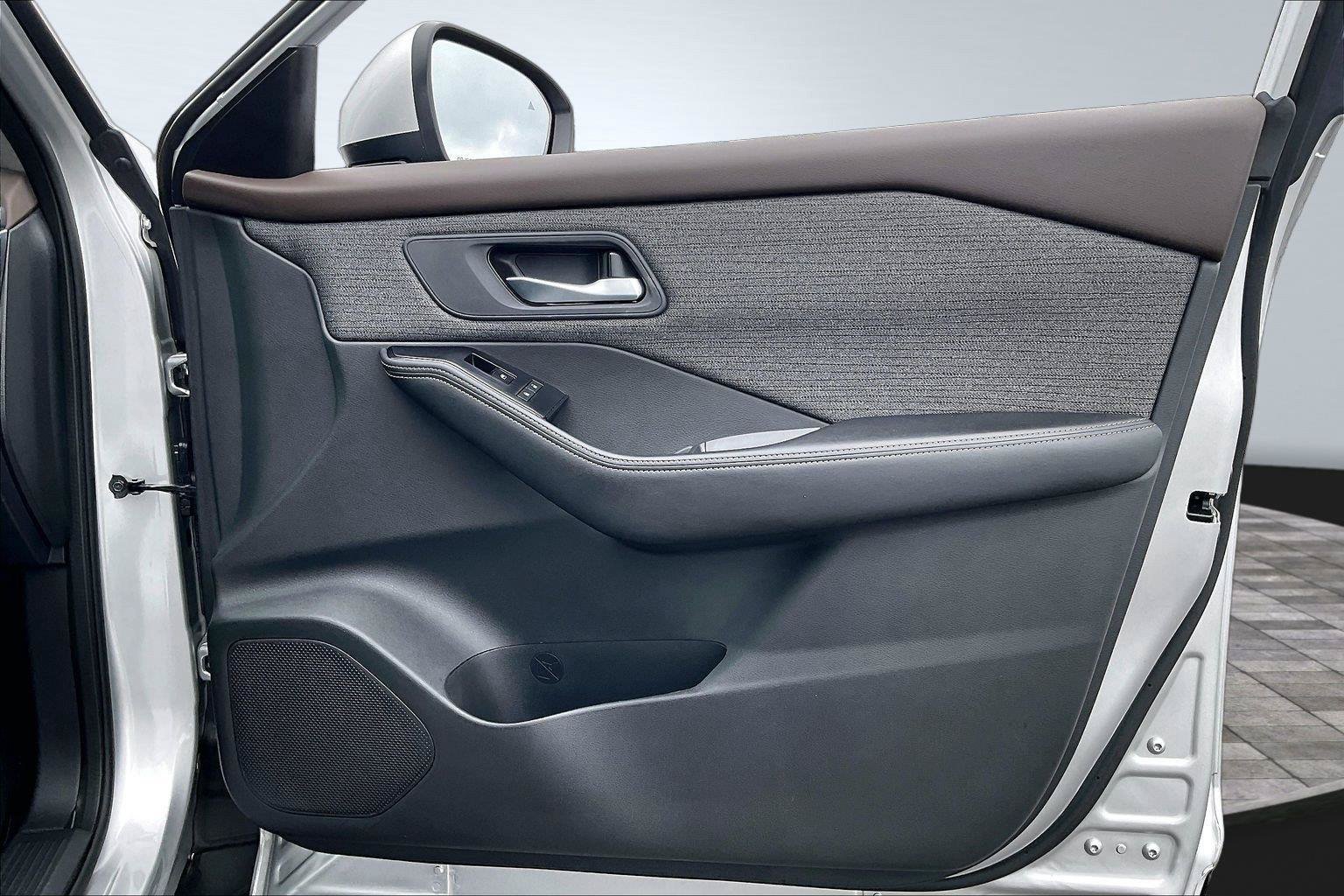 Certified 2022 Nissan Rogue SV FWD image 24