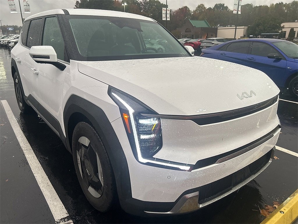 Certified 2026 Kia EV9 Light image 3