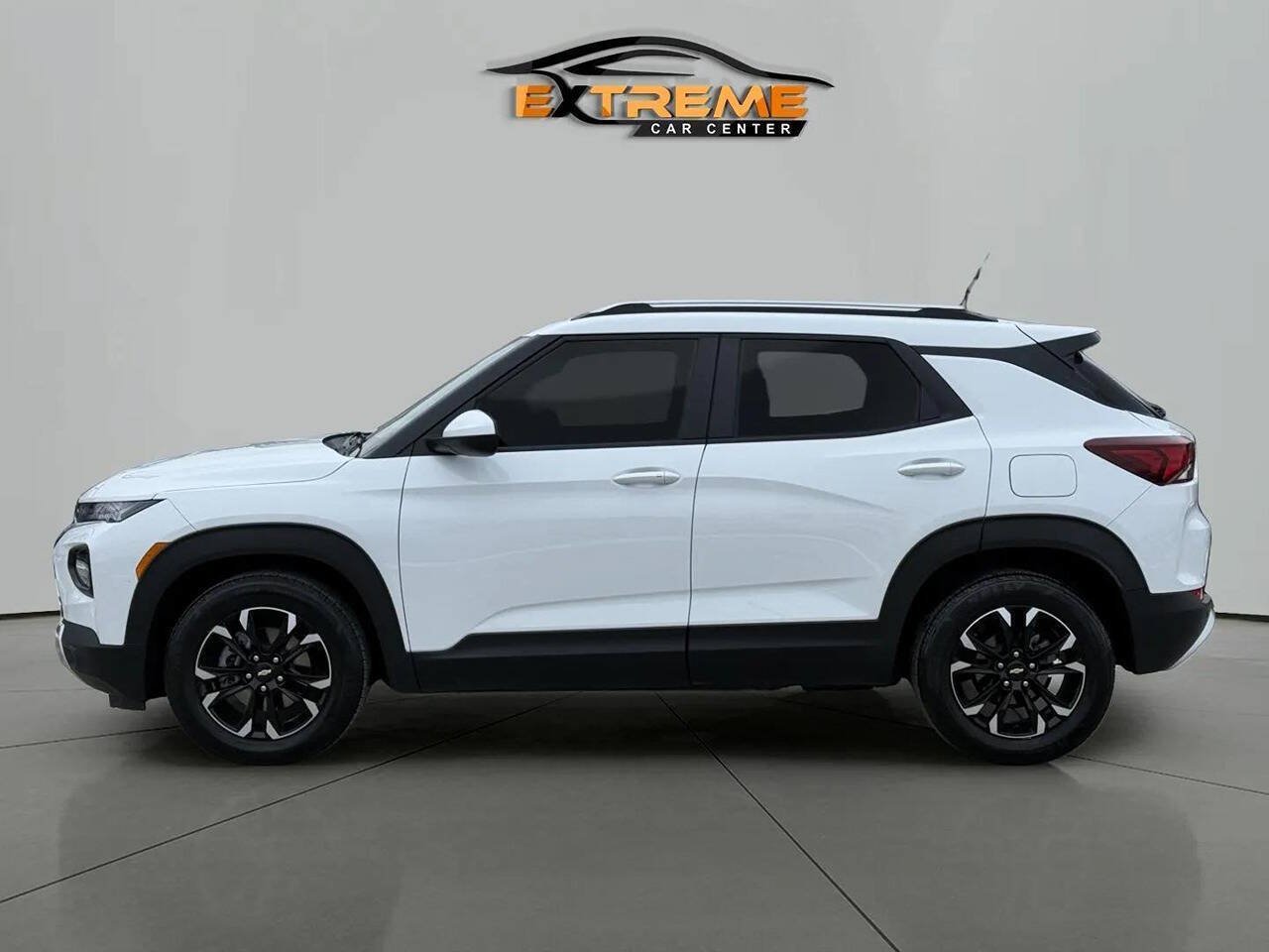 Used 2022 Chevrolet TrailBlazer LT w/ Convenience Package FWD image 3