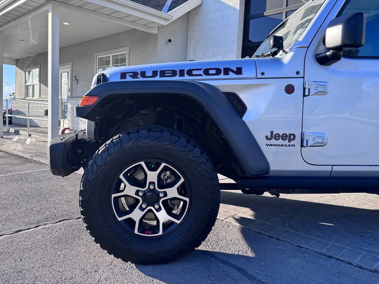 Used 2023 Jeep Wrangler Unlimited Rubicon w/ Cold Weather Group AWD/4WD image 12