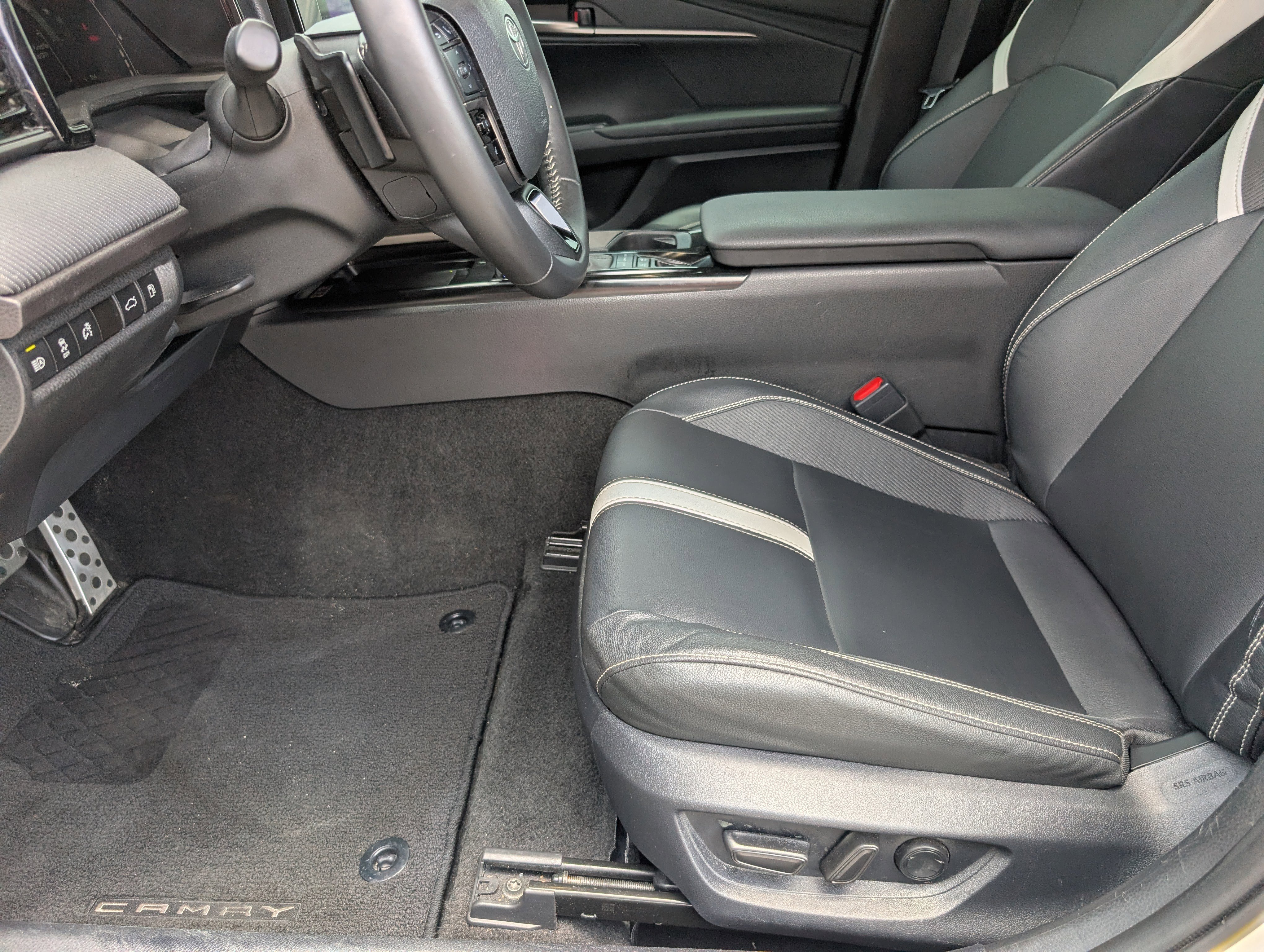 Used 2025 Toyota Camry SE FWD image 14