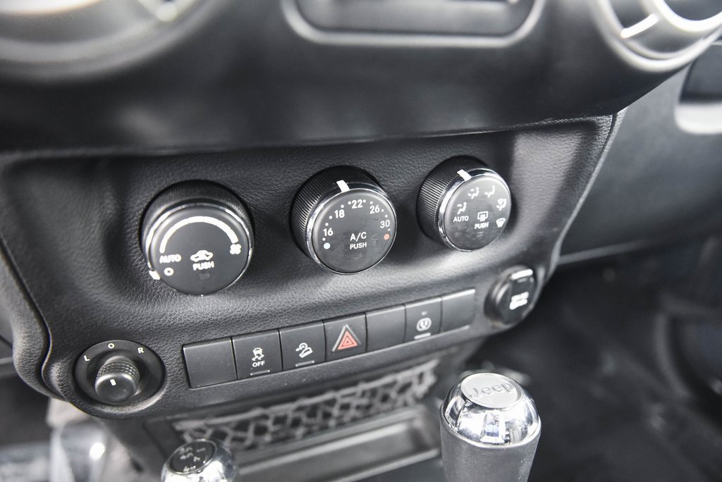 Used 2016 Jeep Wrangler Unlimited Sahara w/ Connectivity Group image 20