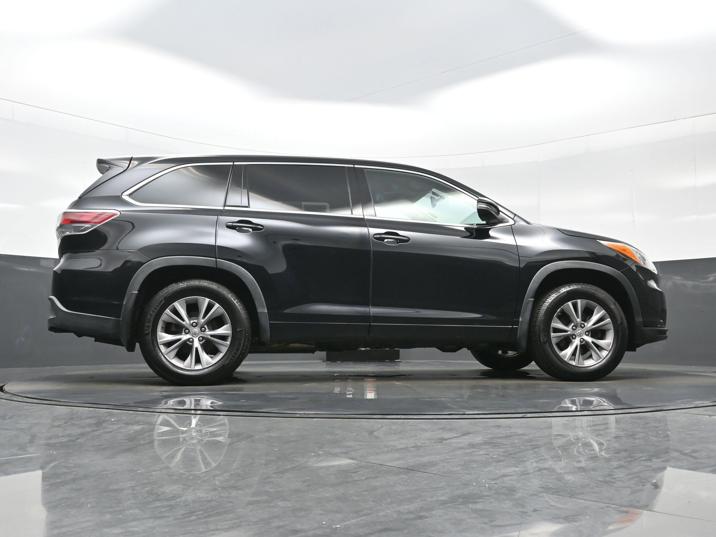 Used 2014 Toyota Highlander Plus AWD/4WD image 32