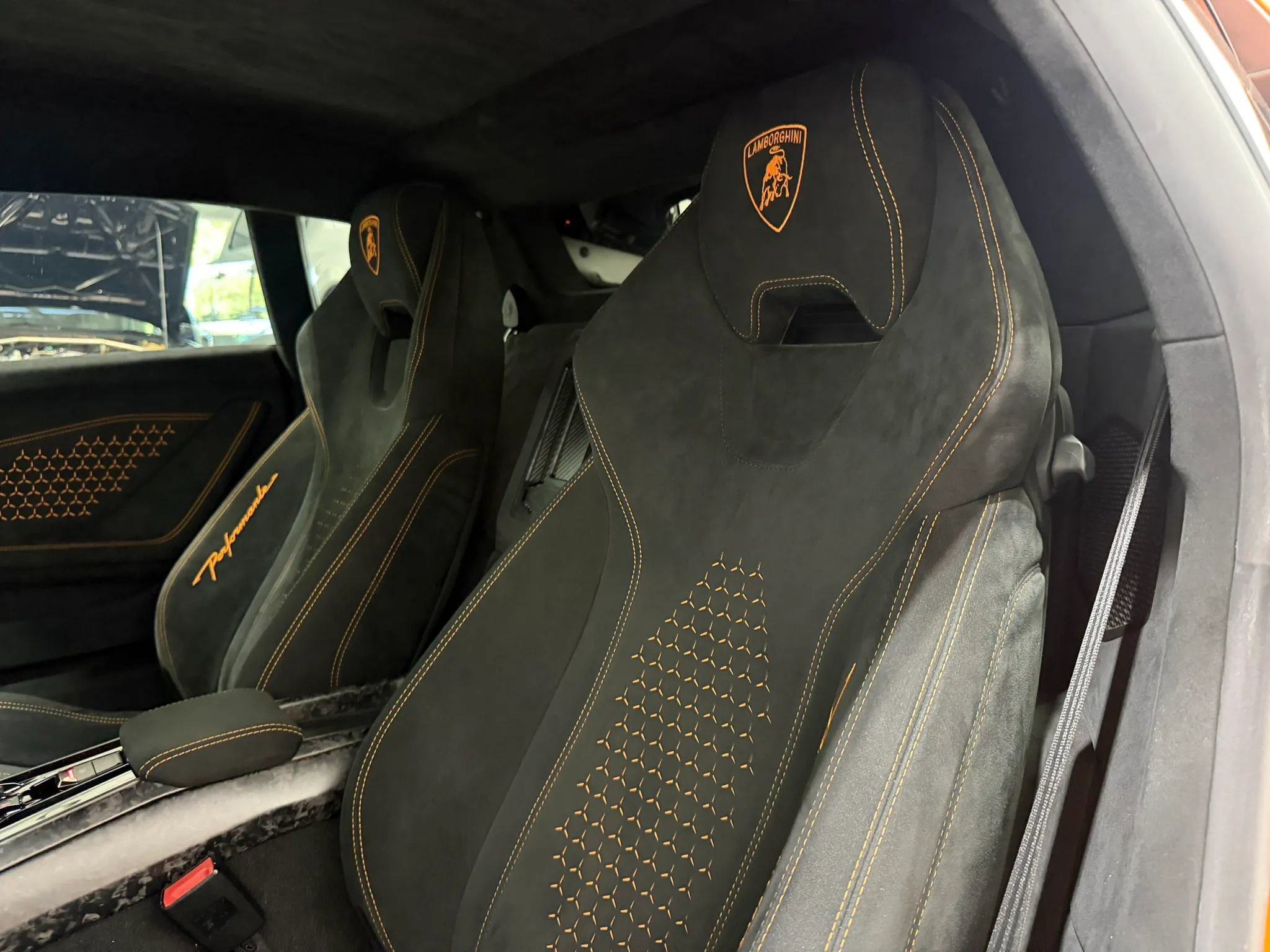 Used 2018 Lamborghini Huracan Performante AWD/4WD image 28