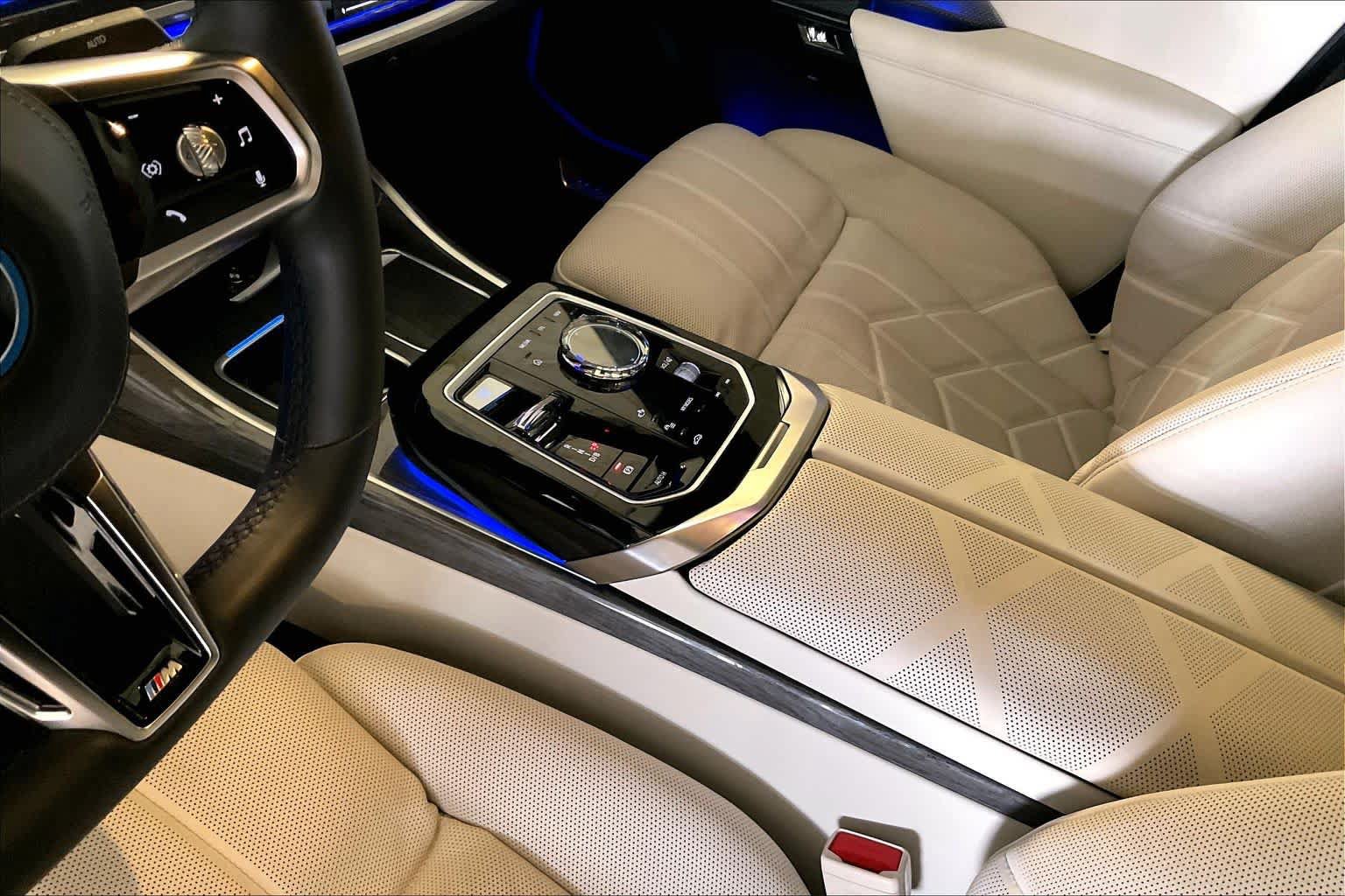 Used 2024 BMW i7 eDrive50 w/ M Sport Package RWD image 15