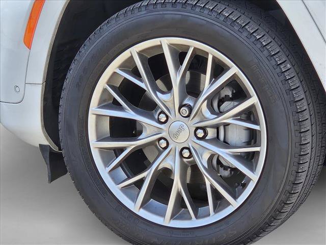 Used 2024 Jeep Grand Cherokee Summit AWD/4WD image 6