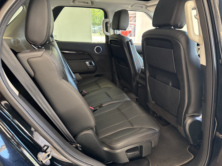 Used 2019 Land Rover Discovery SE AWD/4WD image 19