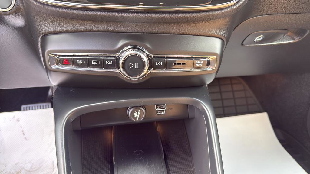 Used 2019 Volvo XC40 T5 Momentum image 27