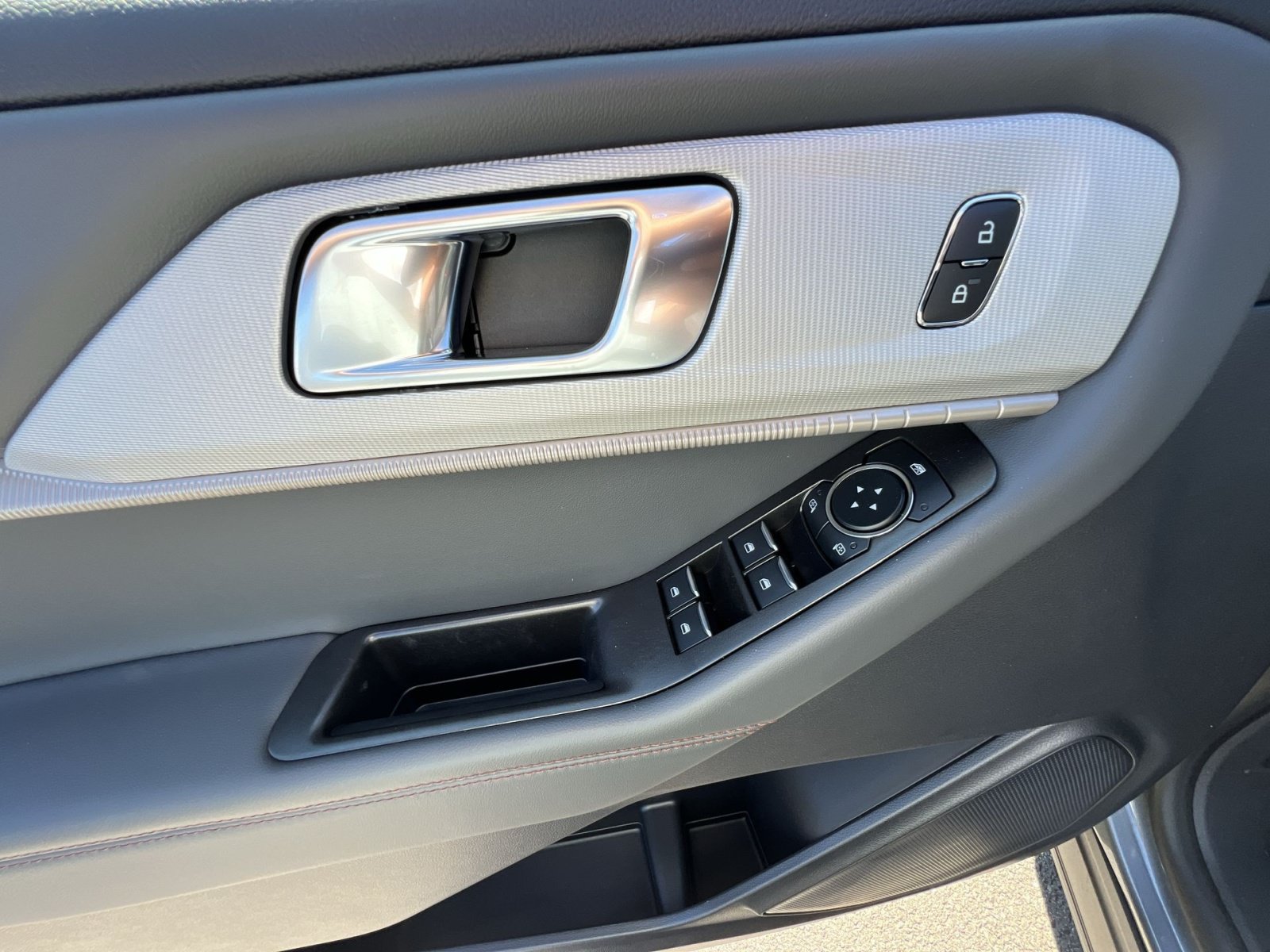 New 2026 Ford Explorer Active AWD/4WD image 38