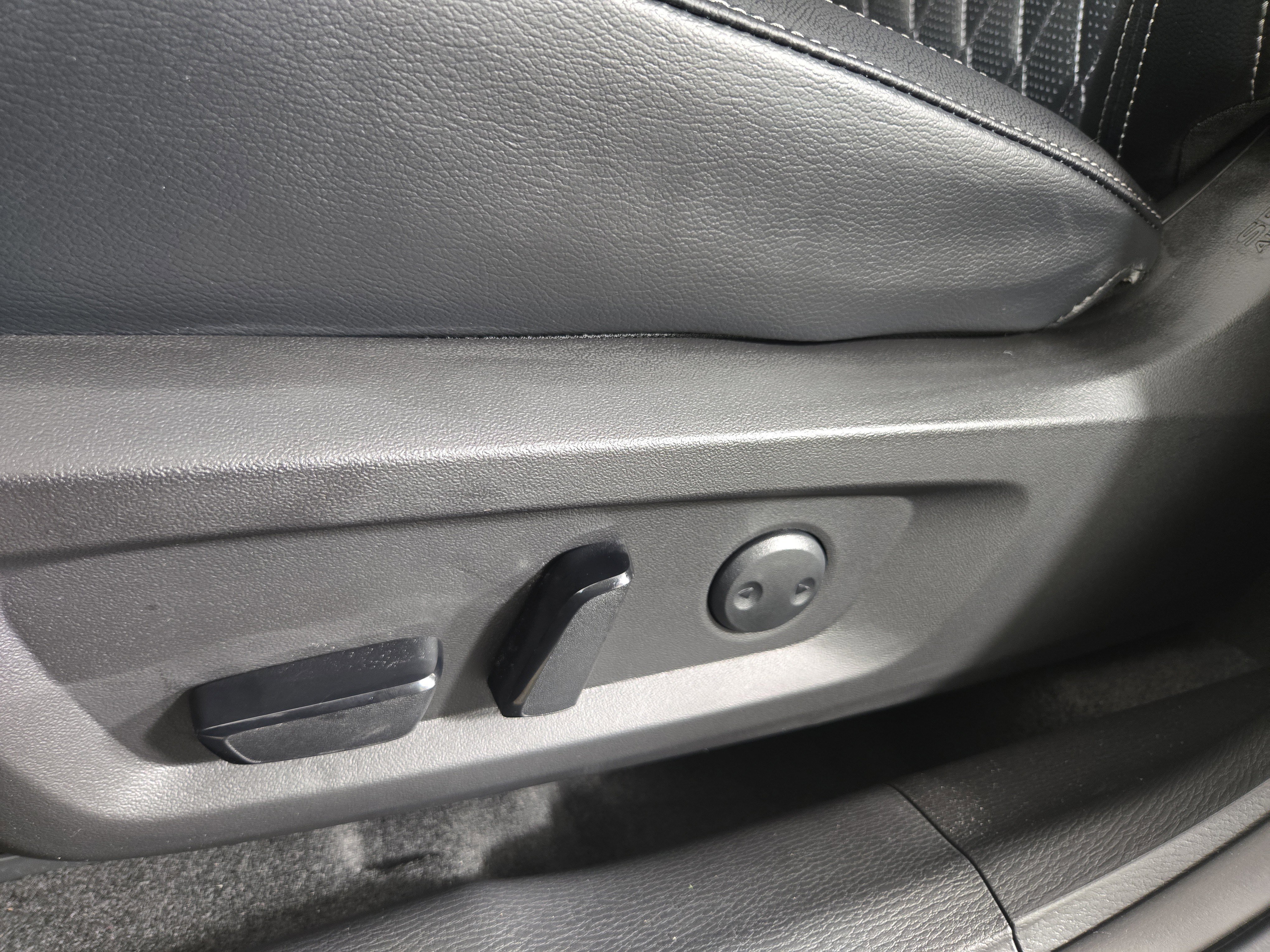 New 2026 Mitsubishi Outlander SEL image 32