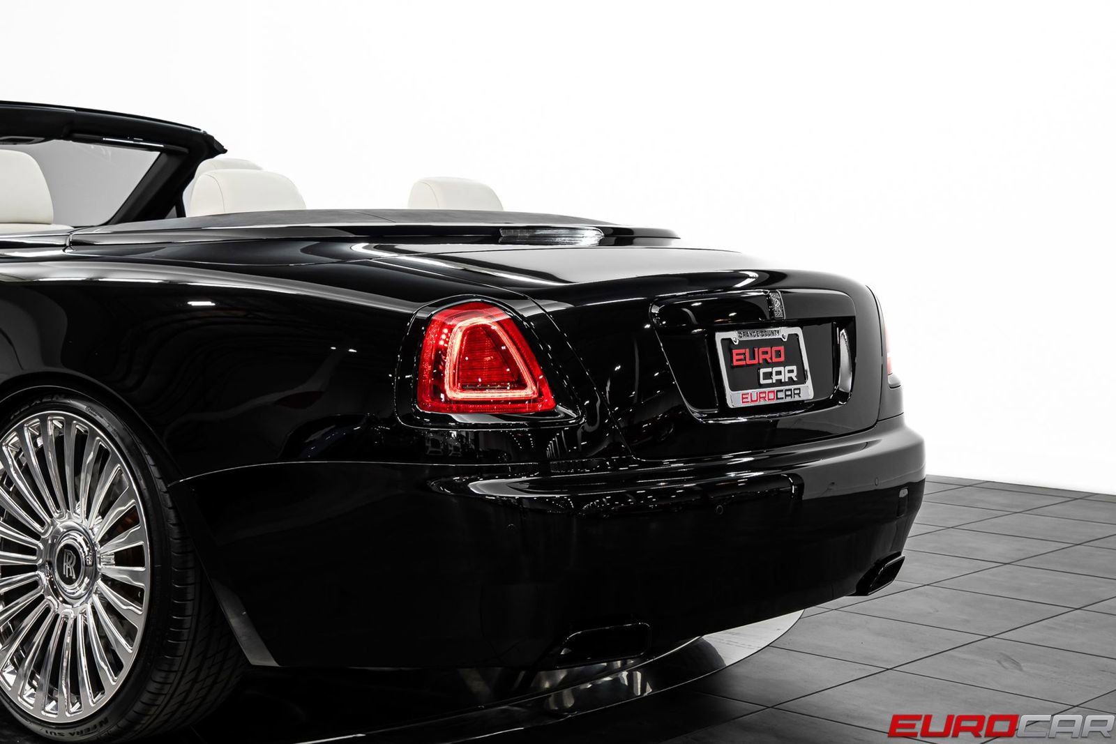 Used 2018 Rolls-Royce Dawn image 18