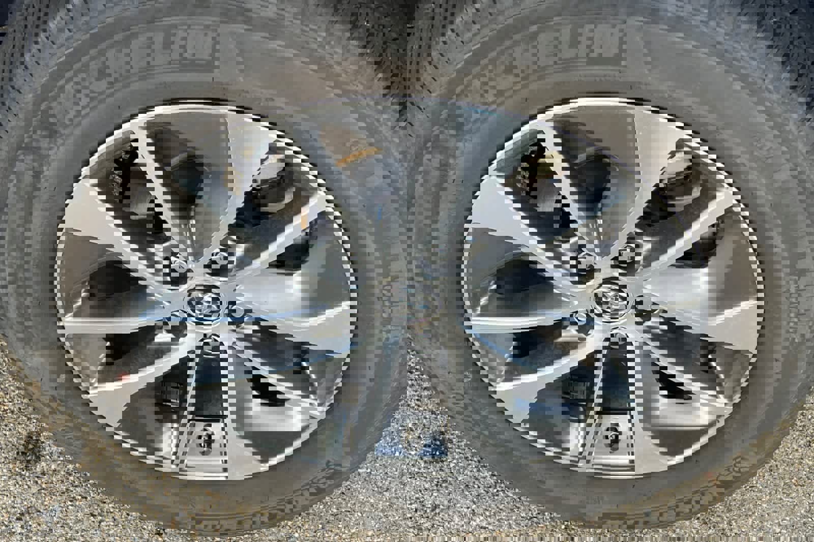 Used 2018 Toyota RAV4 XLE image 18