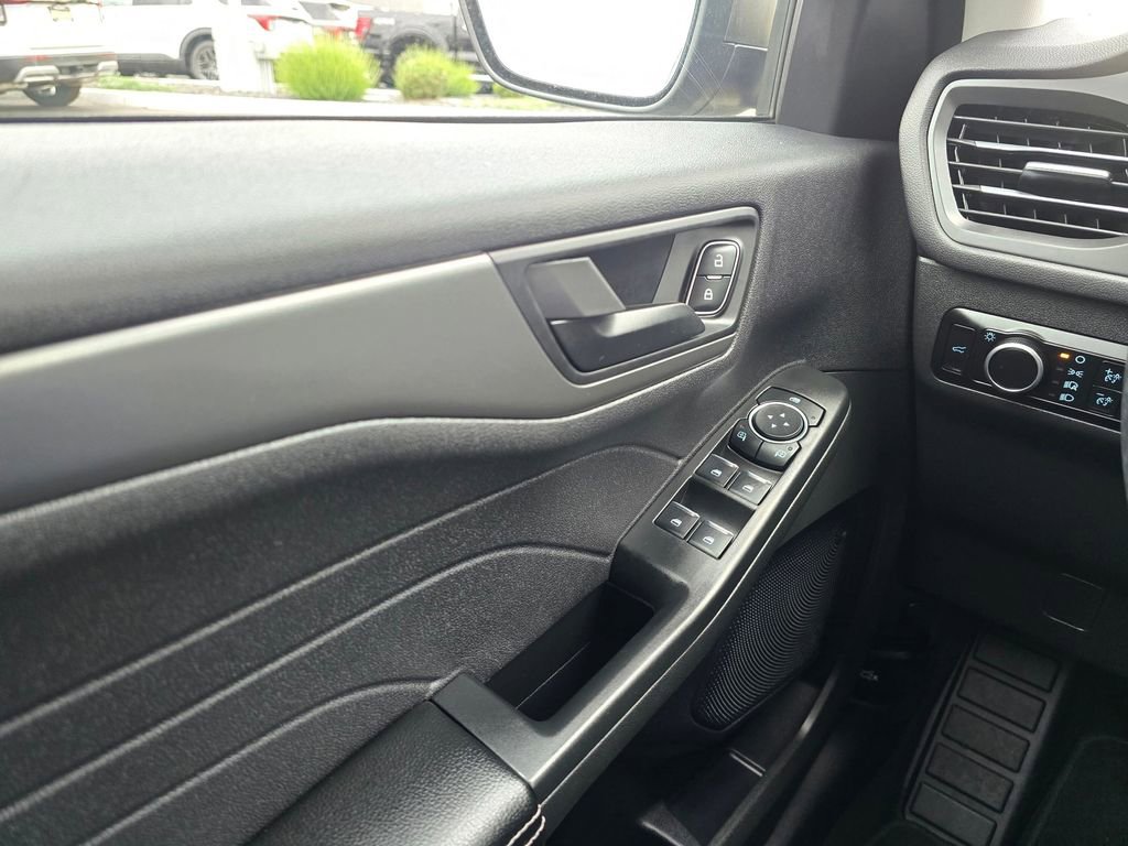 Used 2024 Ford Escape Active AWD/4WD image 31