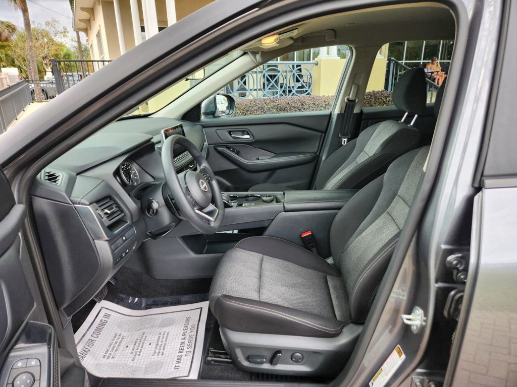 Used 2024 Nissan Rogue SV image 8