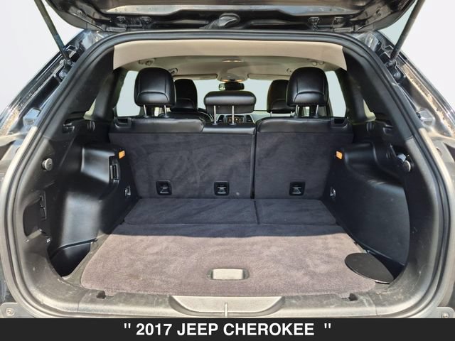 Used 2017 Jeep Cherokee Limited AWD/4WD image 28
