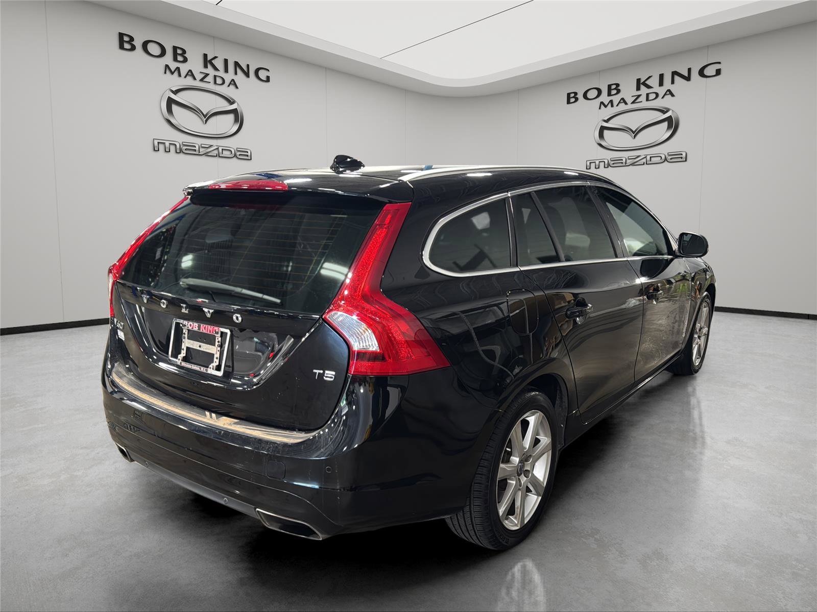Used 2017 Volvo V60 T5 Premier w/ Convenience Package FWD image 5