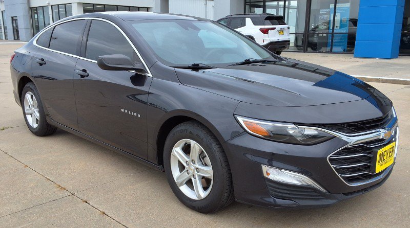 Used 2023 Chevrolet Malibu LS FWD image 2