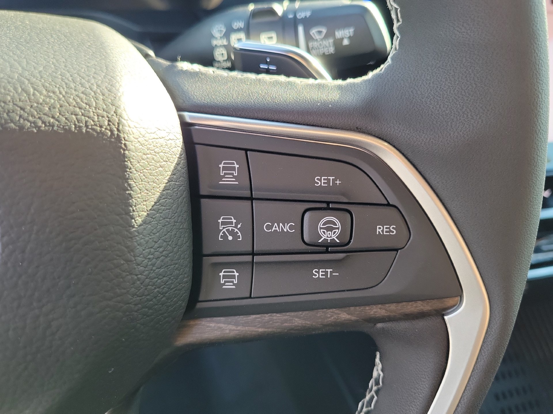 New 2026 Jeep Grand Cherokee Limited AWD/4WD image 6