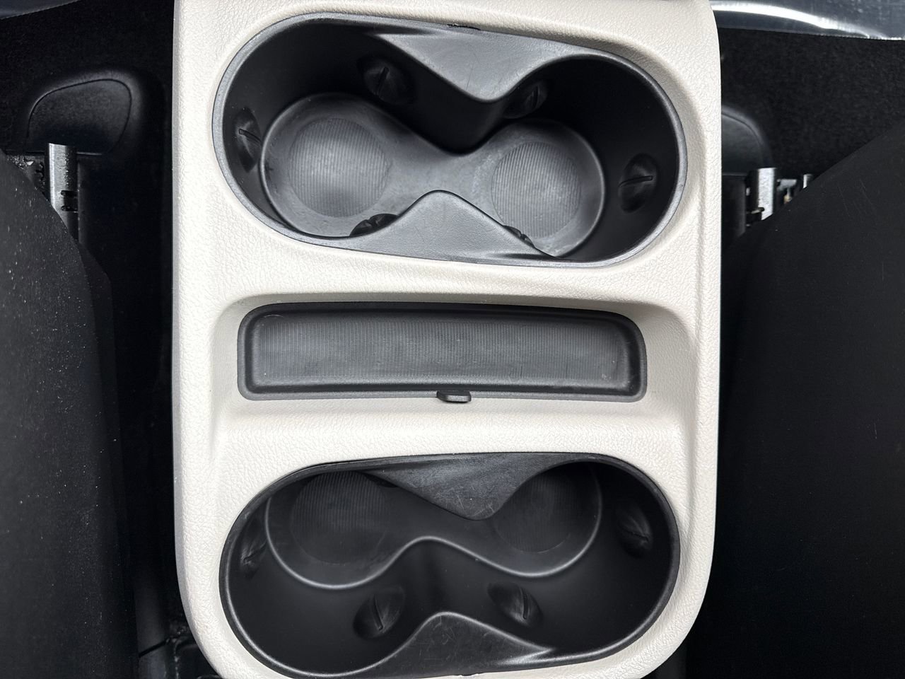 Used 2024 Chrysler Voyager LX image 25