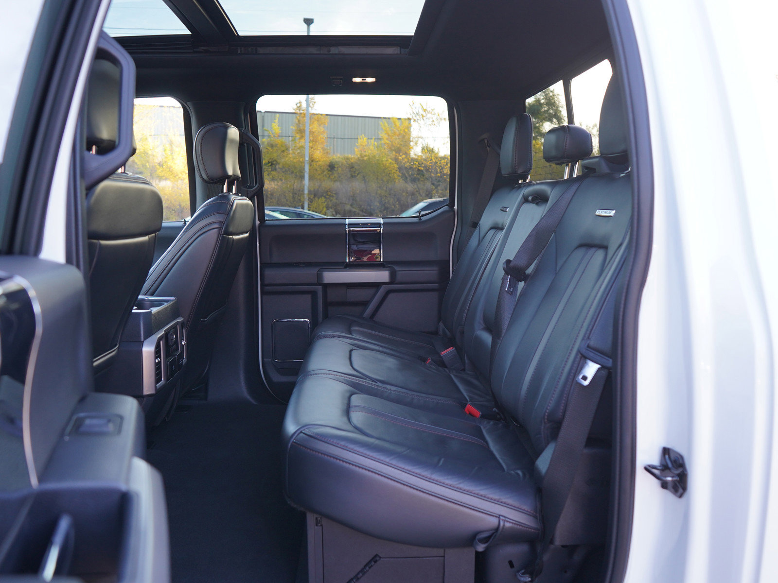 Used 2022 Ford F350 Platinum w/ FX4 Off-Road Package image 17