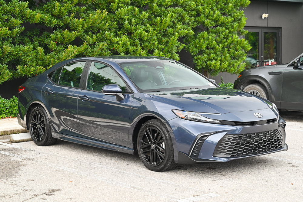 Used 2026 Toyota Camry SE FWD image 3