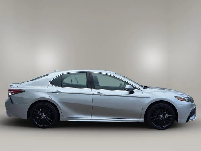 Used 2024 Toyota Camry XSE FWD image 4