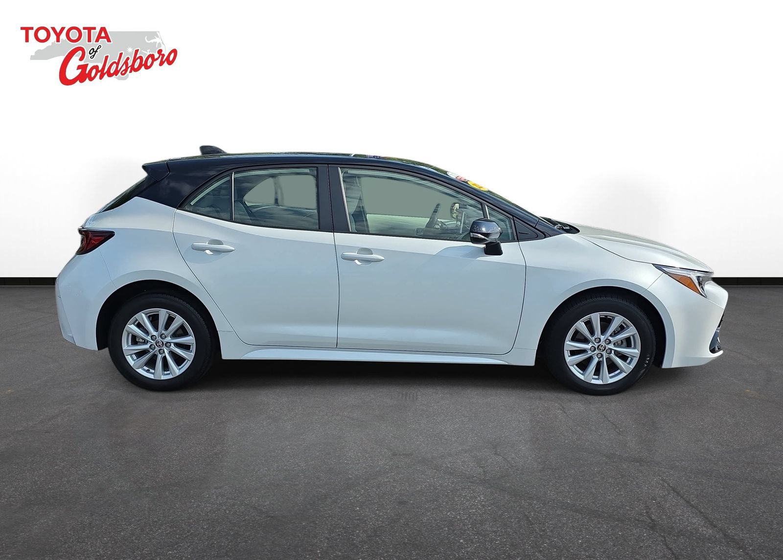 Used 2025 Toyota Corolla SE FWD image 4