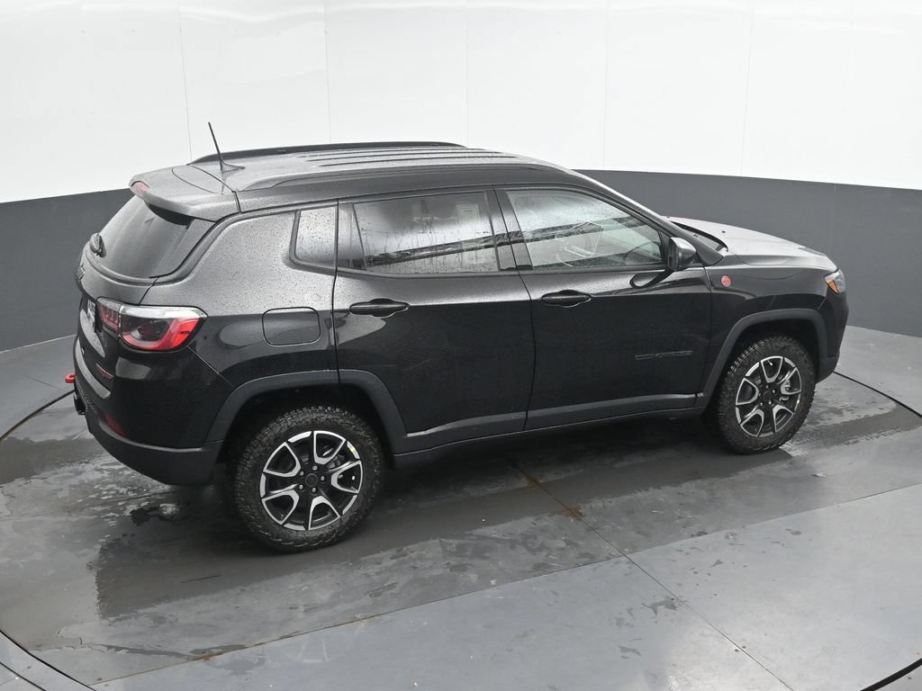 New 2026 Jeep Compass Trailhawk w/ Trailer Tow Group AWD/4WD image 31