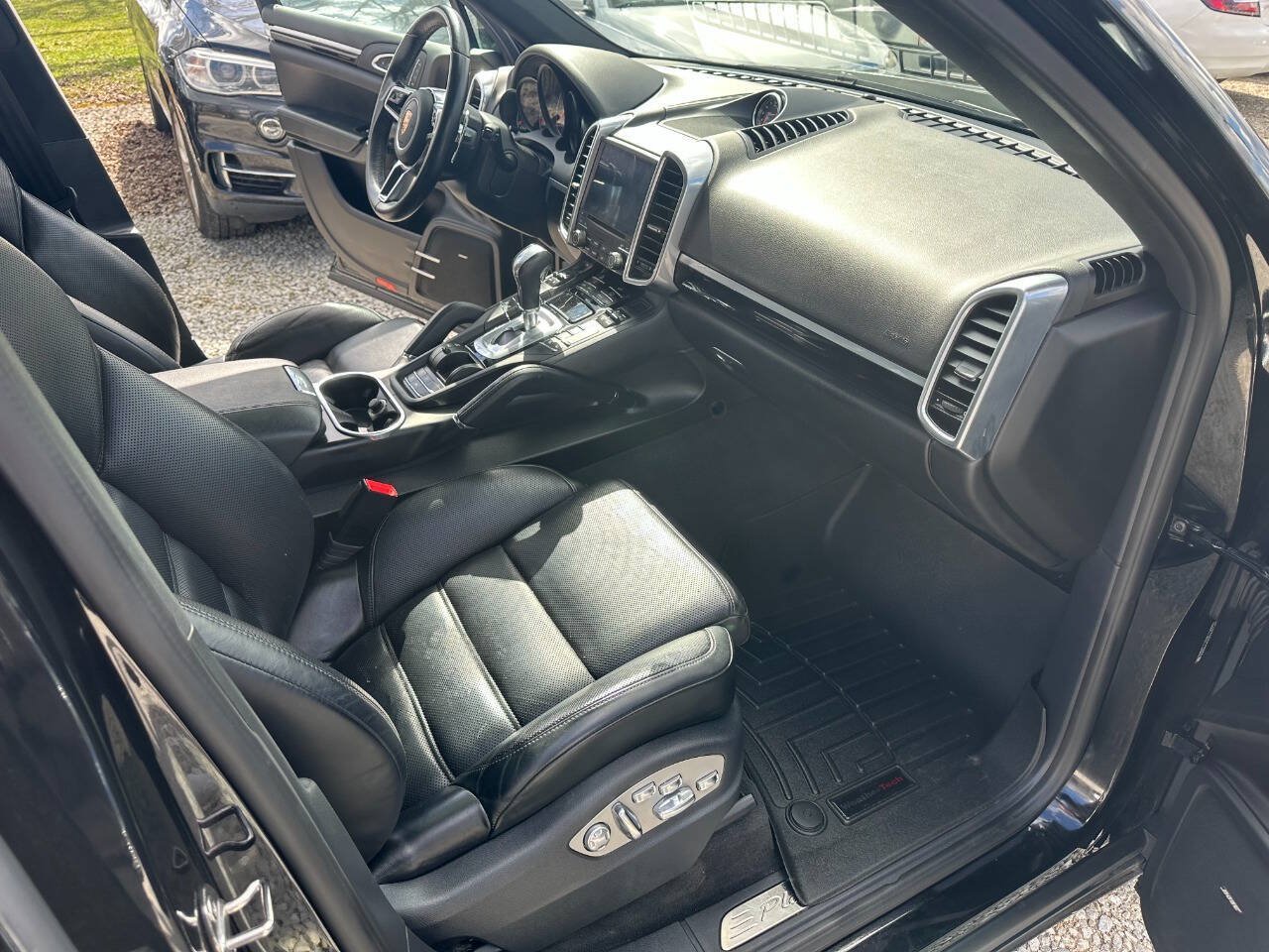 Used 2017 Porsche Cayenne Platinum Edition AWD/4WD image 17