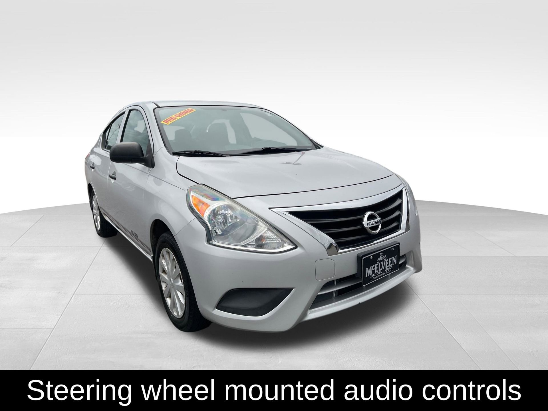 Used 2015 Nissan Versa S FWD image 3